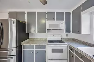 2945 Michigan St, Sarasota, FL 34237 - Photo 10