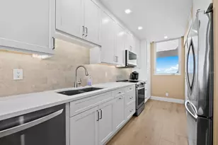 1135 Gulf of Mexico Dr, Longboat Key, FL 34228 - Photo 6