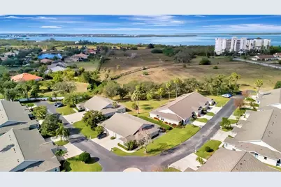 1612 Fairway Oaks Drive, Palmetto, FL 34221 - Photo 4