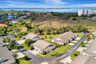 1612 Fairway Oaks Dr, Palmetto, FL 34221 - Photo 4