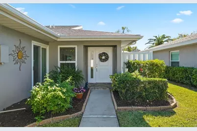 3908 Center Gate Circle #27, Sarasota, FL 34233 - Photo 4