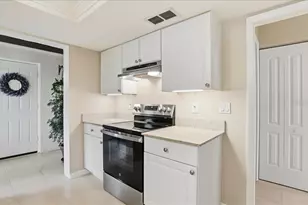 3908 Center Gate Cir, Sarasota, FL 34233 - Photo 18
