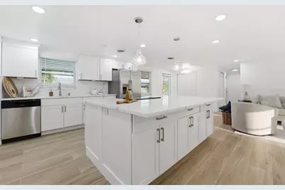 121 Sandhurst Drive, Venice, FL 34293 - Photo 2