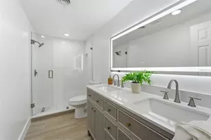 121 Sandhurst Dr, Venice, FL 34293 - Photo 14