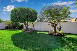 1014 63rd St W, Bradenton, FL 34209 - Photo 10