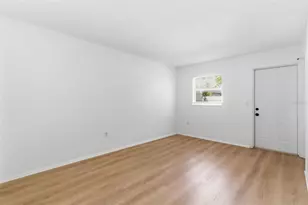 2227 Montclair Dr, Sarasota, FL 34231 - Photo 14