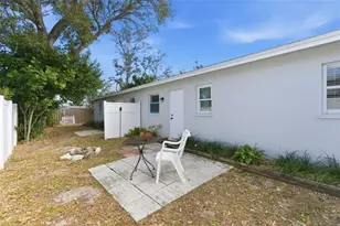 2227 Montclair Dr, Sarasota, FL 34231 - Photo 28