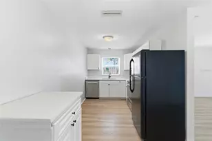 2227 Montclair Dr, Sarasota, FL 34231 - Photo 10