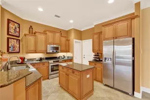 3710 80th Dr E, Sarasota, FL 34243 - Photo 16