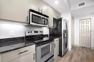 800 N Tamiami Trail, Sarasota, FL 34236 - Photo 16