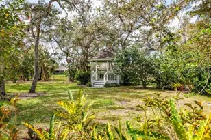 4021 Oakhurst Dr, Sarasota, FL 34233 - Photo 40