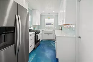 208 84th St, Holmes Beach, FL 34217 - Photo 10