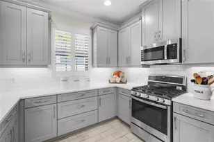5400 Lampiasi St, Sarasota, FL 34238 - Photo 12