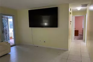 402 Finchley Ct, Sun City Center, FL 33573 - Photo 4