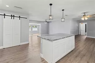 2401 10th St W, Palmetto, FL 34221 - Photo 6