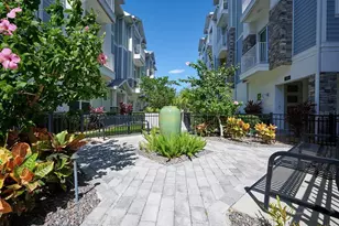 516 Laurel Pk Dr, Sarasota, FL 34236 - Photo 50