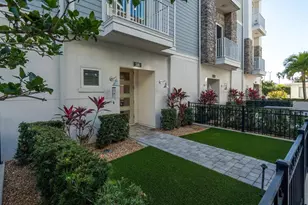 516 Laurel Pk Dr, Sarasota, FL 34236 - Photo 2