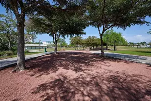 516 Laurel Pk Dr, Sarasota, FL 34236 - Photo 94