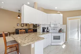 5546 Modena Pl, Sarasota, FL 34238 - Photo 8
