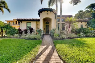 641 W Venice Ave, Venice, FL 34285 - Photo 2