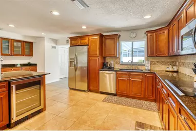 2605 Sunnybrook Drive, Sarasota, FL 34239 - Photo 12