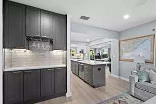 2421 Prospect St, Sarasota, FL 34239 - Photo 2