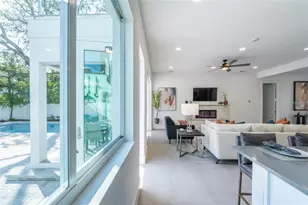 2430 Floyd St, Sarasota, FL 34239 - Photo 12