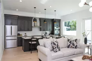 2446 Floyd St, Sarasota, FL 34239 - Photo 8