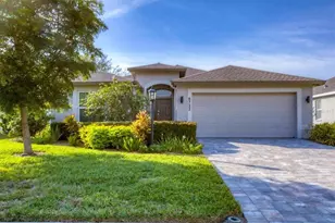 6722 W Country Club Ln, Sarasota, FL 34243 - Photo 1