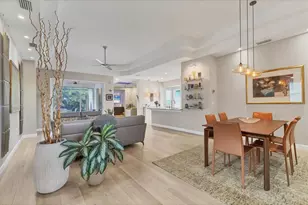 6722 W Country Club Ln, Sarasota, FL 34243 - Photo 4