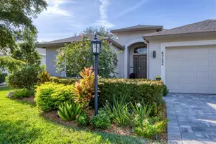6722 W Country Club Ln, Sarasota, FL 34243 - Photo 2