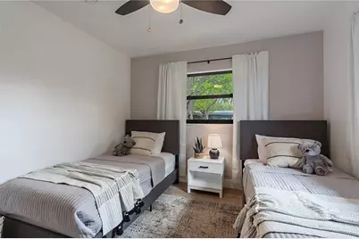 2402 Wisteria Street, Sarasota, FL 34239 - Photo 22