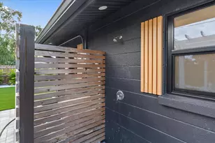 2402 Wisteria St, Sarasota, FL 34239 - Photo 40