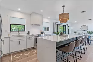 2402 Wisteria St, Sarasota, FL 34239 - Photo 12