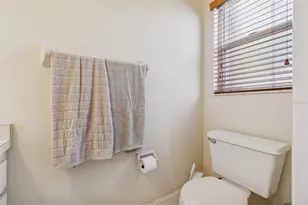 4181 Center Pointe Cir, Sarasota, FL 34233 - Photo 8