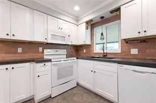 3372 Tyne Ln, Sarasota, FL 34232 - Photo 10