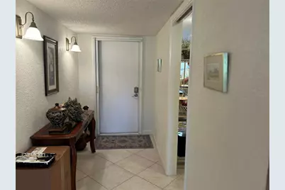 7880 Palm Aire Lane #102, Sarasota, FL 34243 - Photo 4