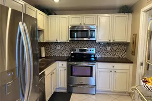 7880 Palm Aire Ln, Sarasota, FL 34243 - Photo 8