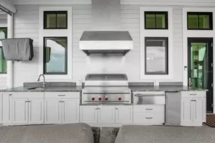 213 N 18th St W, Bradenton, FL 34205 - Photo 74