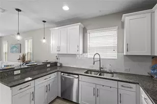 12520 Shimmering Oak Cir, Venice, FL 34293 - Photo 6