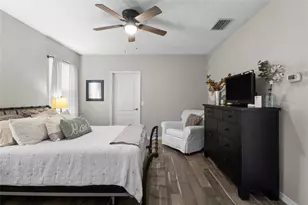 12520 Shimmering Oak Cir, Venice, FL 34293 - Photo 8