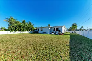 502 Bayview Dr, Holmes Beach, FL 34217 - Photo 34