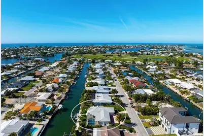 616 Foxworth Lane, Holmes Beach, FL 34217 - Photo 8