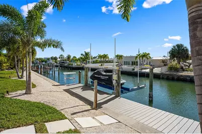616 Foxworth Lane, Holmes Beach, FL 34217 - Photo 62