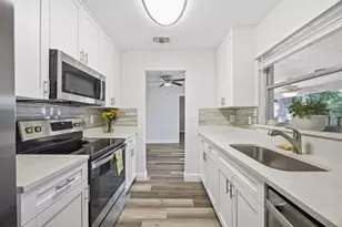 3427 Riviera Dr, Sarasota, FL 34232 - Photo 14