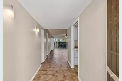 7880 Palm Aire Lane #105, Sarasota, FL 34243 - Photo 4