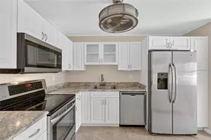 7880 Palm Aire Ln, Sarasota, FL 34243 - Photo 14