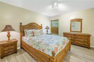 752 Tropical Cir, Sarasota, FL 34242 - Photo 18