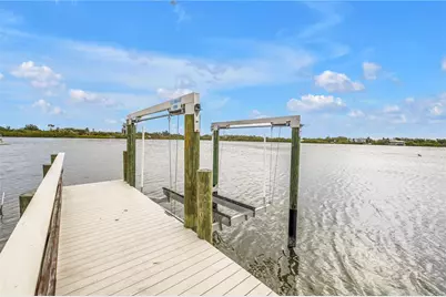 1770 Bayshore Drive, Terra Ceia, FL 34250 - Photo 10