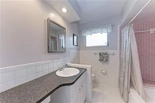 563 Oxford Dr, Venice, FL 34293 - Photo 18